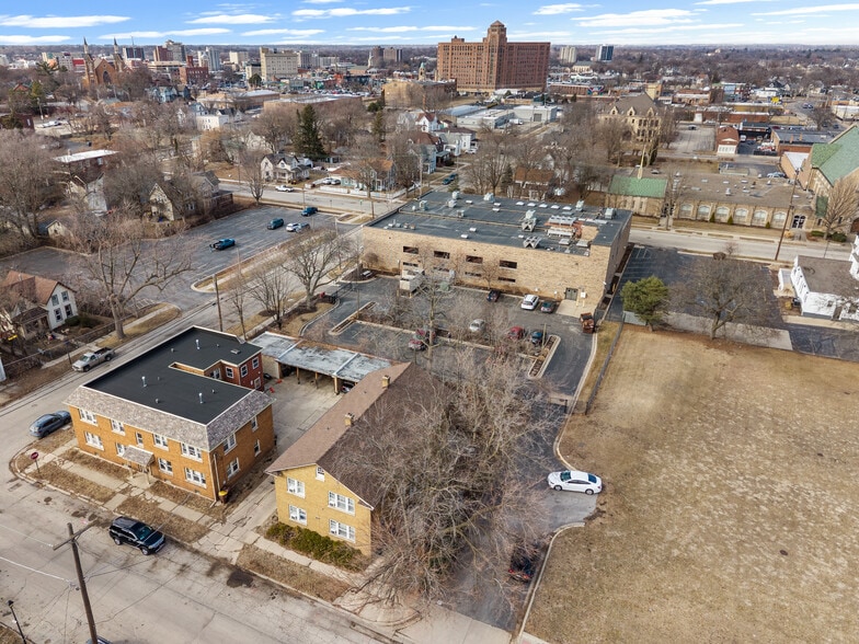 More Photos Of 910 4th Ave, Rockford Apartments For Sale