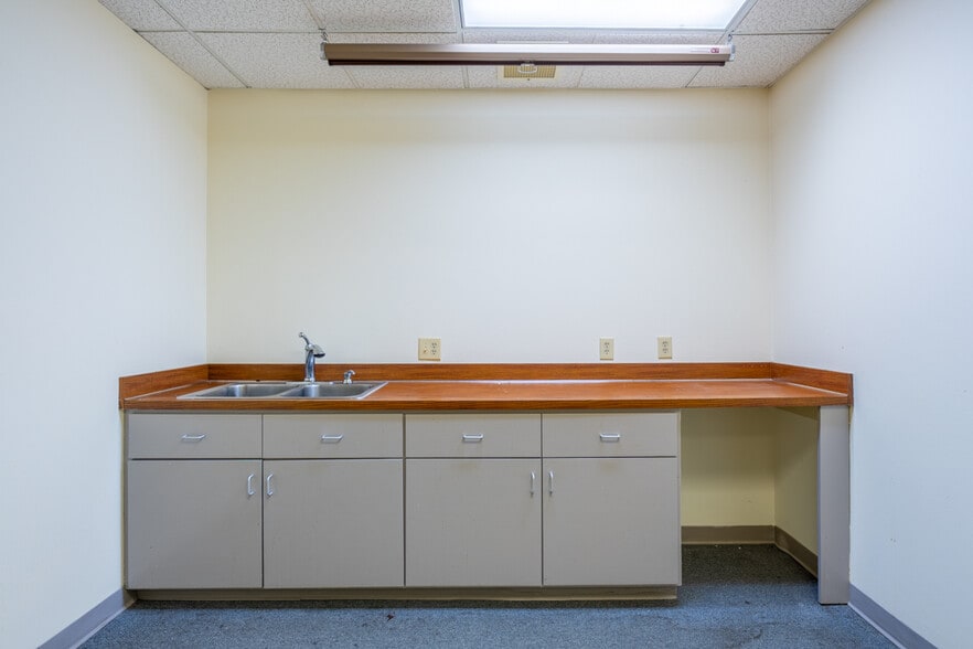 More Photos Of 2500 Gateway Centre Blvd, Morrisville Office For Lease