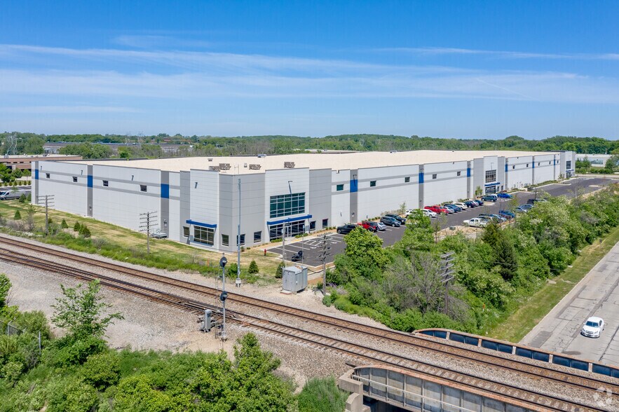 More Photos Of 610 W Rawson Ave, Oak Creek Manufacturing For Lease