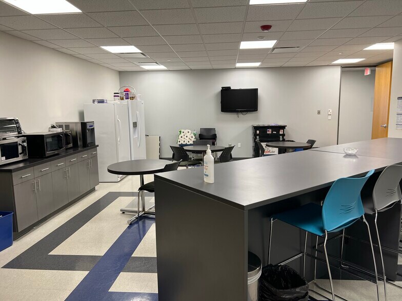 More Photos Of 138 River Rd, Andover Office For Lease