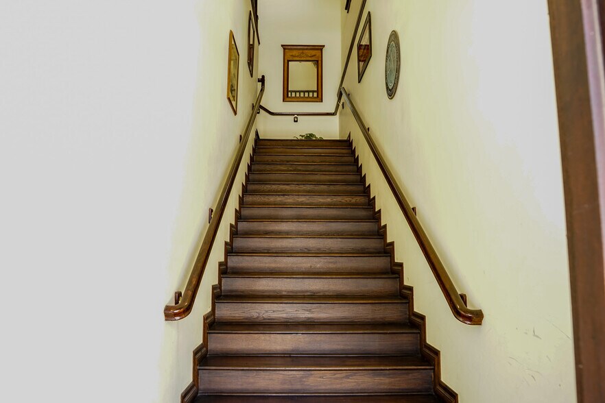 More Photos Of 26 Plaza Sq, Orange General Retail For Sale