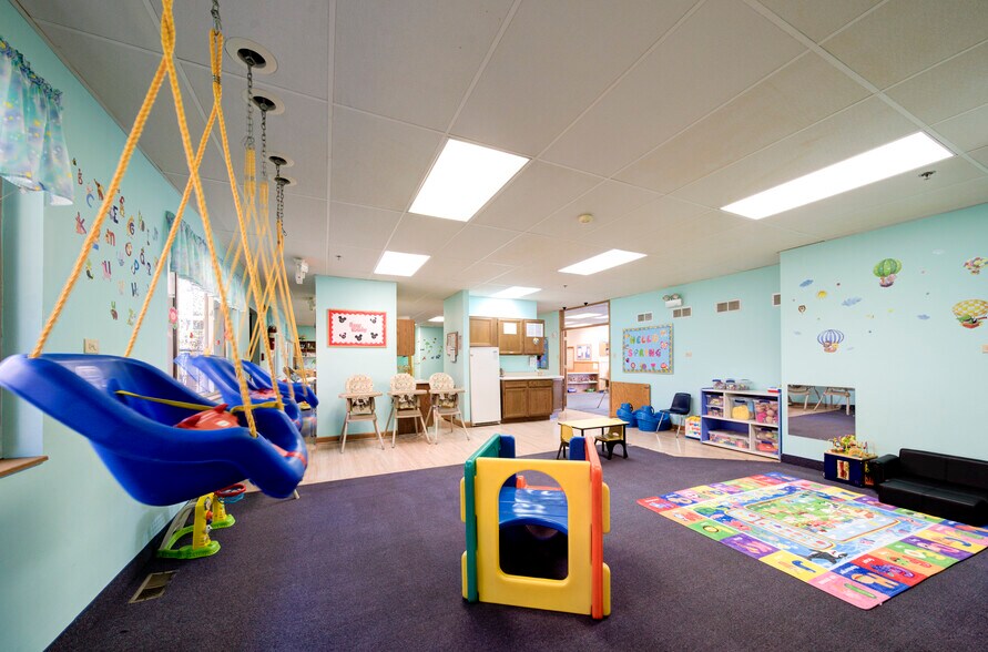 More Photos Of 5500 147th St, Oak Forest Daycare Center For Sale
