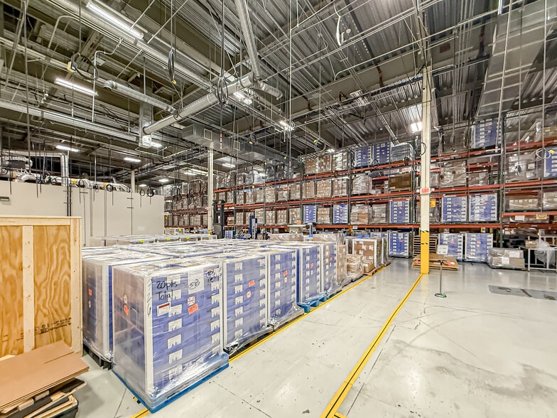 More Photos Of 9540 De Soto Ave, Chatsworth Manufacturing For Lease