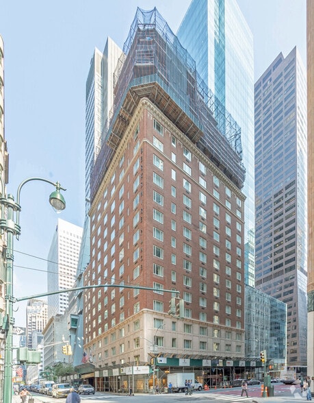 Primary Photo Of 21 E 52nd St, New York Hotel For Lease