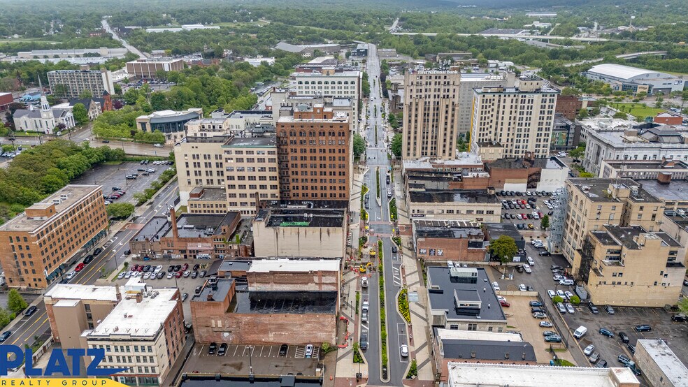 More Photos Of 122 W Federal St, Youngstown Bar For Lease