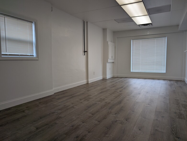 More Photos Of 5036 Richfield Rd, Flint Storefront For Sale