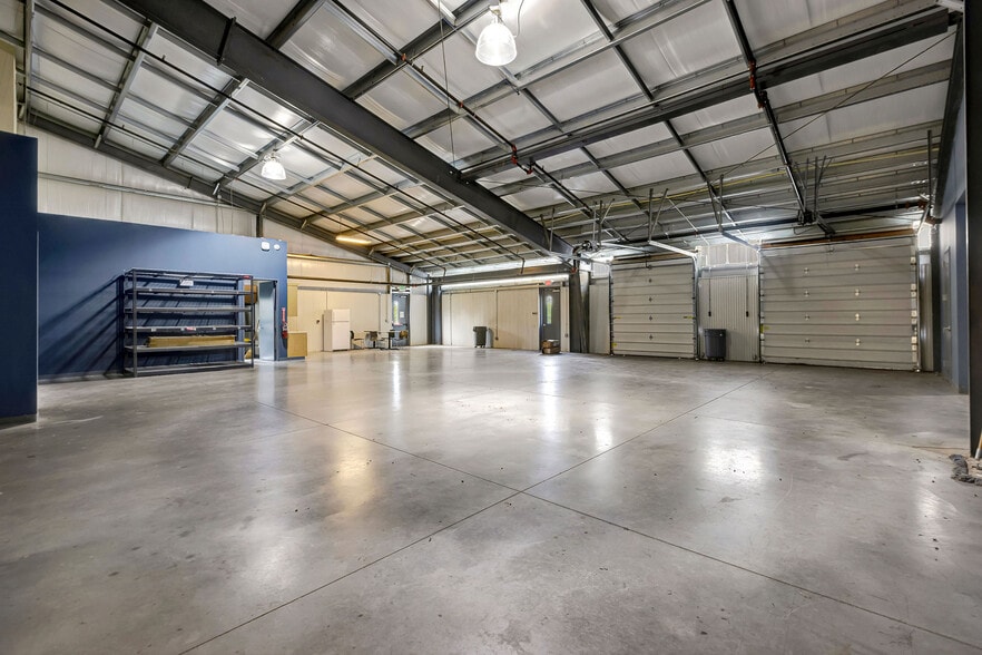 More Photos Of 4400 Port Union Rd, West Chester Light Distribution For Lease