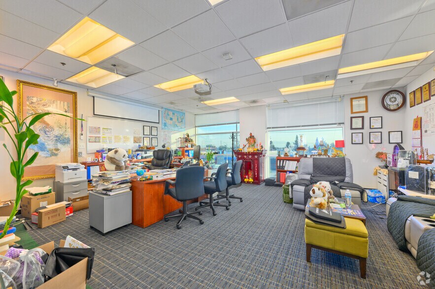 More Photos Of 5388 Arrow Hwy, Montclair Warehouse For Lease