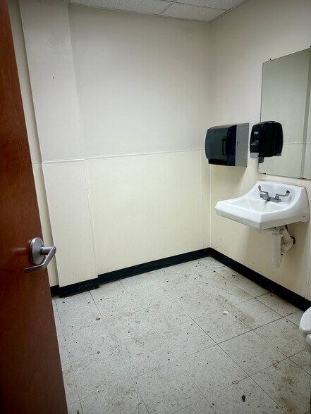 More Photos Of 1233 Tenaha St, Center Unknown For Lease