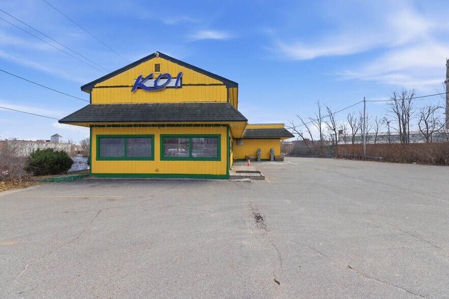More Photos Of 11 Elm St, Biddeford Restaurant For Lease