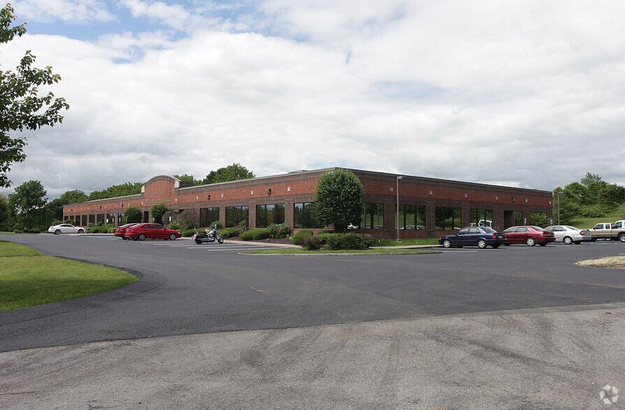 More Photos Of 13 Airline Dr, Albany Office For Sale