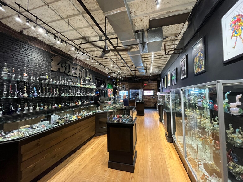 More Photos Of 101-109 Lafayette St, Salem Bar For Lease