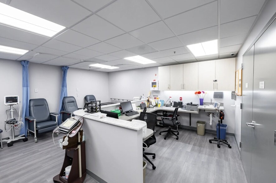 More Photos Of 8031 Ritchie Hwy, Pasadena Loft Creative Space For Lease