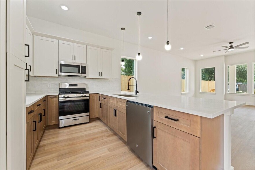 More Photos Of 9119 Henrietta Street #A & B, Houston Multifamily For Sale