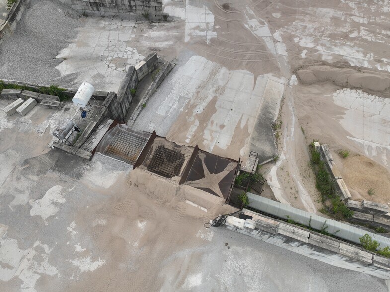 More Photos Of 5010 Old Alton Edwardsville Rd, Edwardsville Industrial For Sale