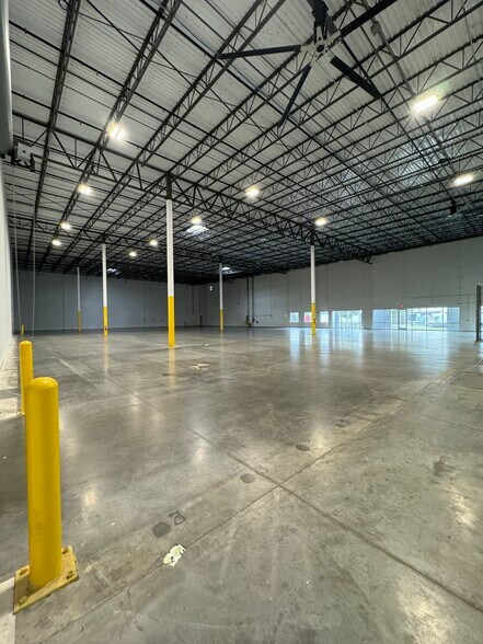 More Photos Of 1451 Ocoee Apopka Rd, Apopka Warehouse For Lease