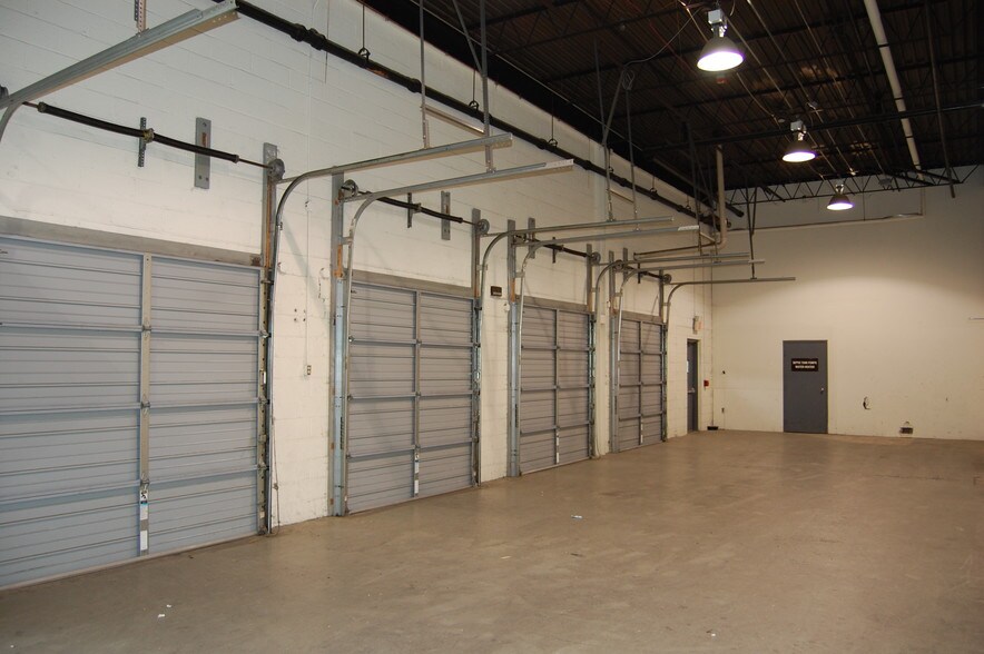More Photos Of 1 Broad Ave, Fairview Warehouse For Lease
