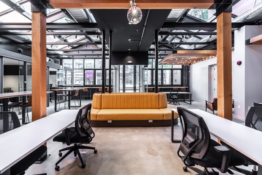 More Photos Of 7062-7064 Boul Saint-Laurent, Montréal Office For Sale