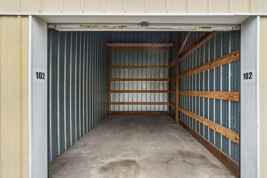 More Photos Of 1719 Signal Point Rd, Charleston Self Storage For Sale