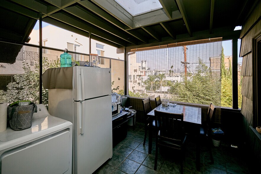 More Photos Of 658 S Bronson Ave, Los Angeles Office Residential For Sale