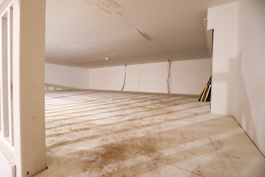 More Photos Of 328 Wall St, Kingston Storefront Retail Office For Lease