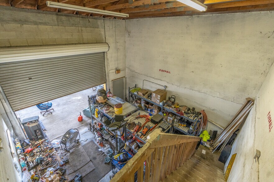 More Photos Of 2700 Evans Ave, Fort Myers Light Manufacturing For Sale