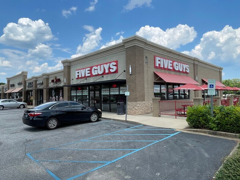 More Photos Of 3935 Pelham Rd, Greenville Storefront Retail Office For Lease