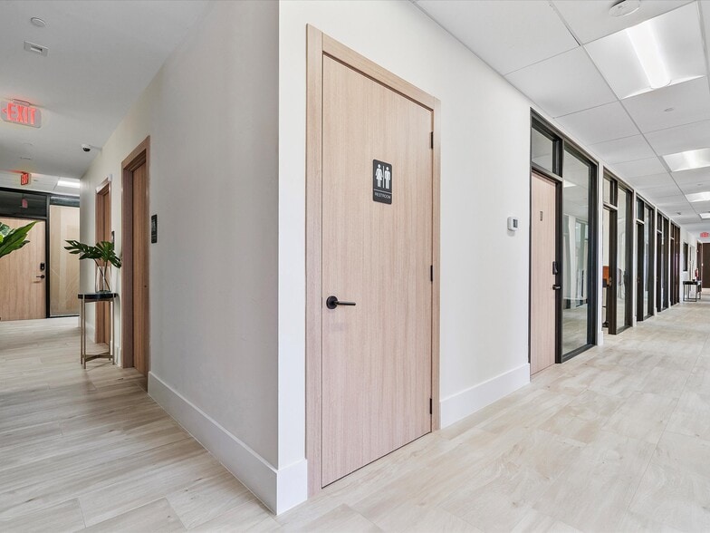 More Photos Of 600 NE 36th St, Miami Apartments For Lease