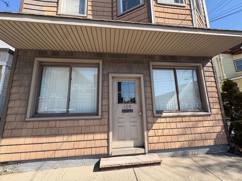 More Photos Of 109 Wallington Ave, Wallington Storefront Retail Residential For Lease