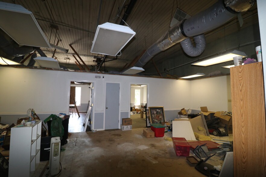 More Photos Of 305 8th St, Augusta Freestanding For Sale