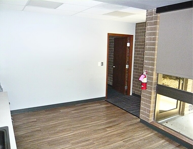 More Photos Of 450 E Main St, Othello Bank For Lease
