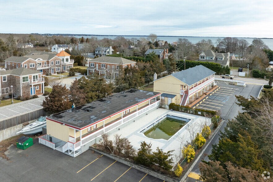 More Photos Of 72 Foster Ave, Hampton Bays Hotel For Sale