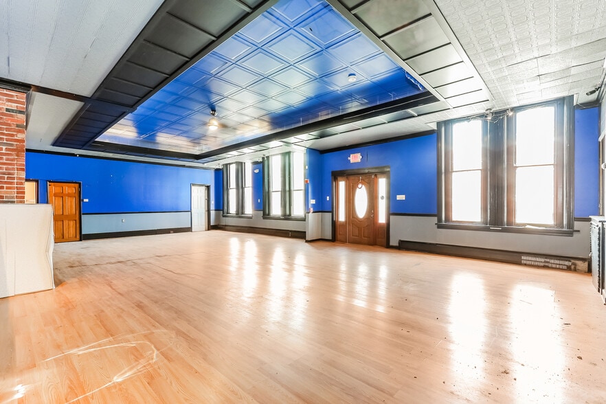 More Photos Of 50 N 4th St, Columbia Storefront Retail Residential For Lease