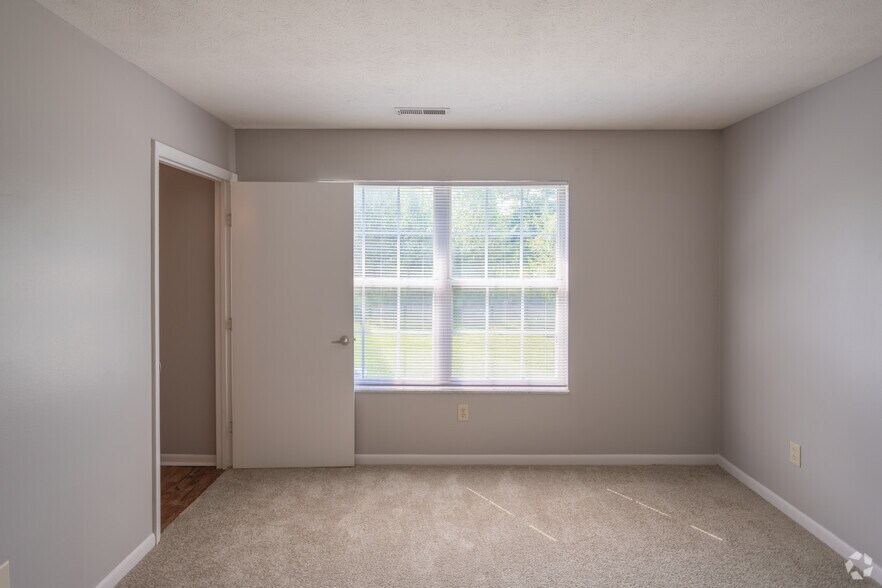 More Photos Of 100 Meadow Trail Dr, Highland Heights Apartments For Sale