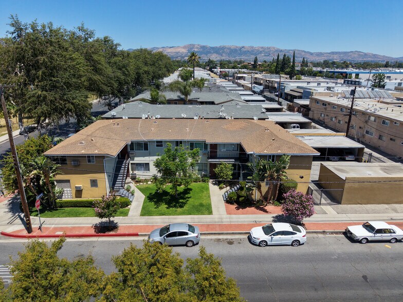 More Photos Of 8000 Owensmouth Ave, Canoga Park Apartments For Sale