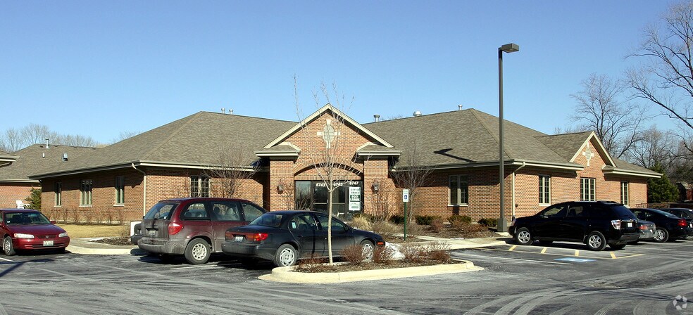 More Photos Of 6743-6747 S Kingery Hwy, Willowbrook Office For Lease