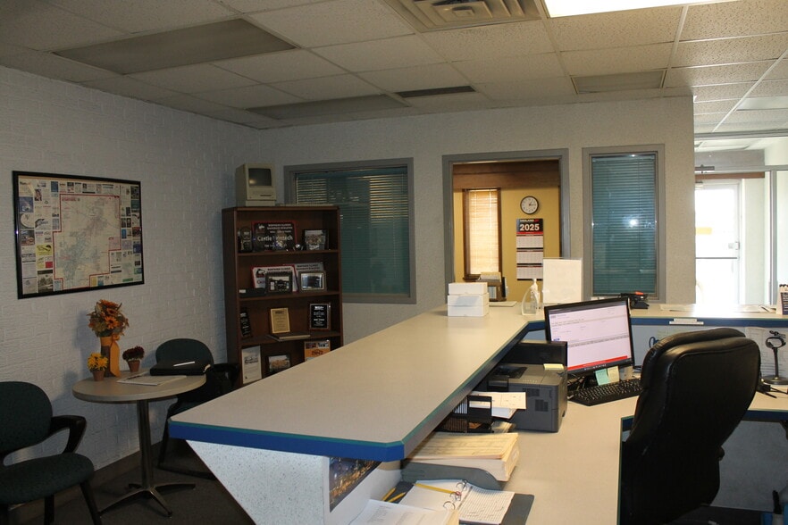 More Photos Of 121 Industrial Dr, Dekalb Manufacturing For Sale