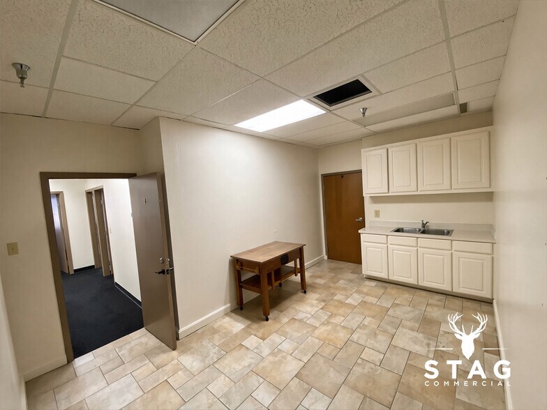 More Photos Of 3901 Airport Fwy, Bedford Office For Lease