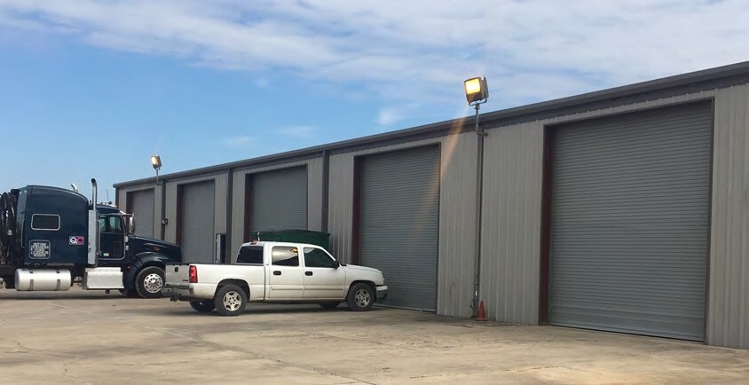 More Photos Of 9007 N US Hwy 59, Victoria Warehouse For Sale