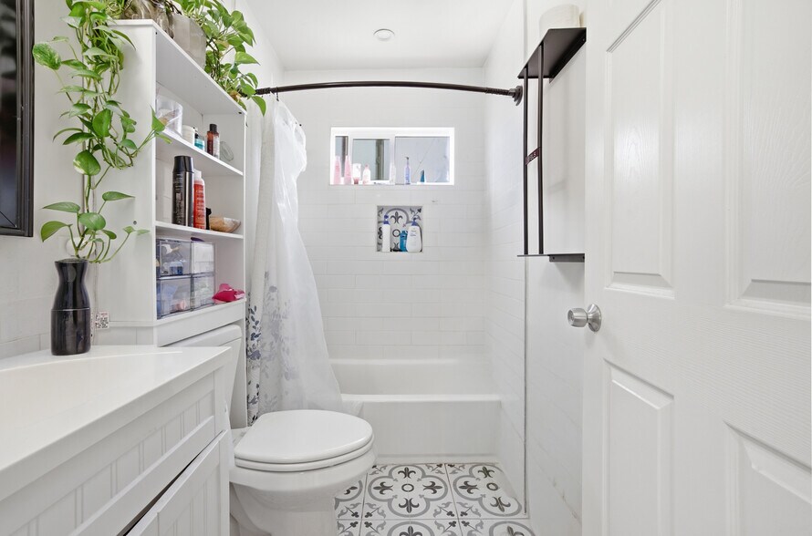 More Photos Of 8317 Whittier Blvd, Pico Rivera Storefront Retail Residential For Sale