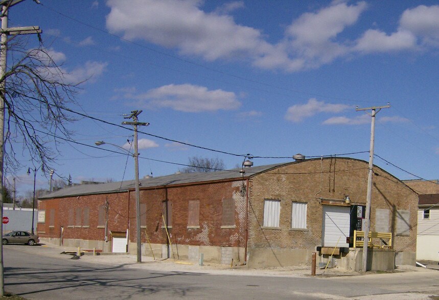 More Photos Of 177 W Lincoln Ave, Hinckley Warehouse For Lease