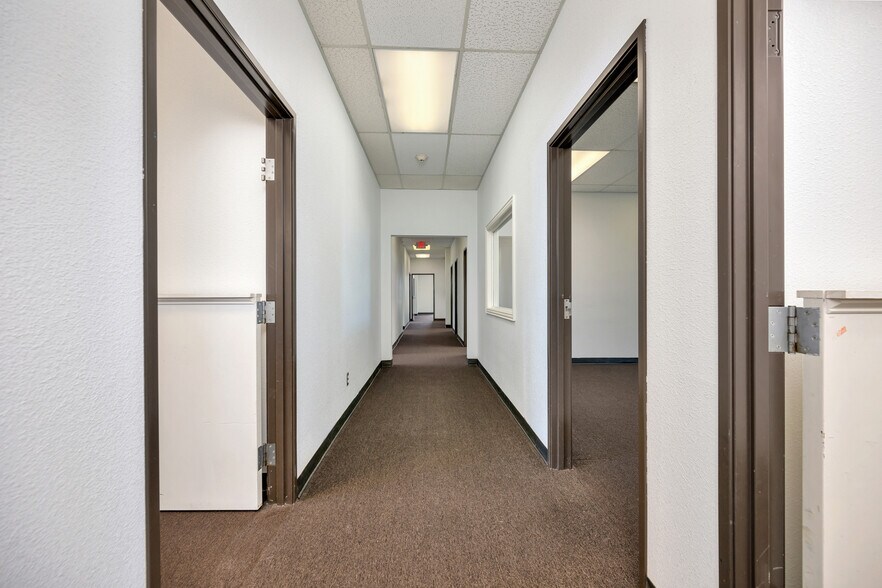 More Photos Of 132 El Chico Trl, Willow Park Medical For Lease