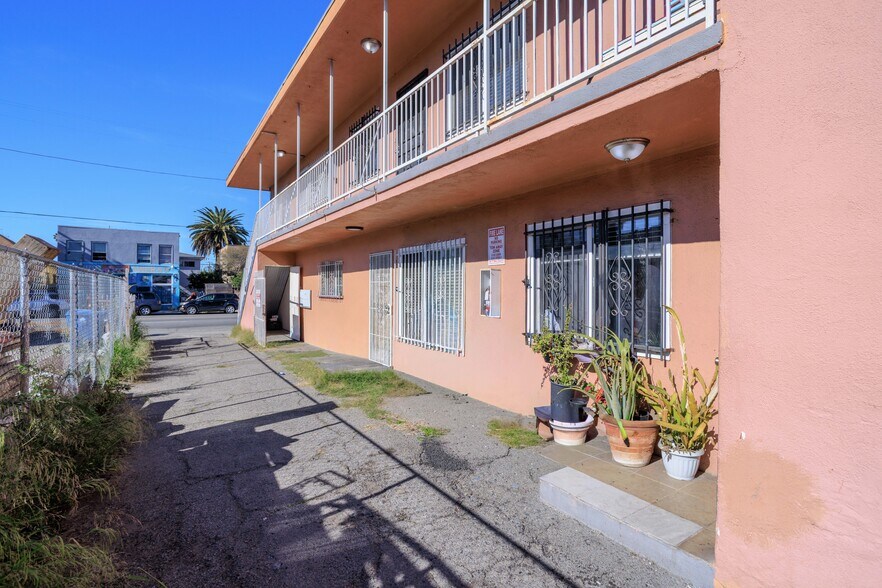 More Photos Of 4610 Compton Ave, Los Angeles Apartments For Sale