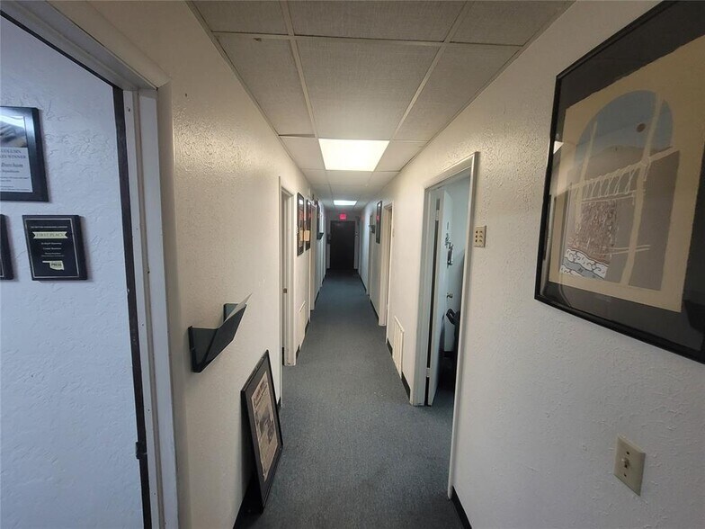 More Photos Of 405 N Harmon Ave, Watonga Office For Sale