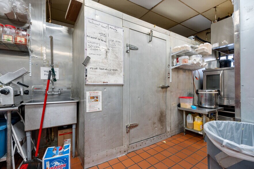 More Photos Of 10-14 Chelmsford St, Chelmsford Storefront For Sale