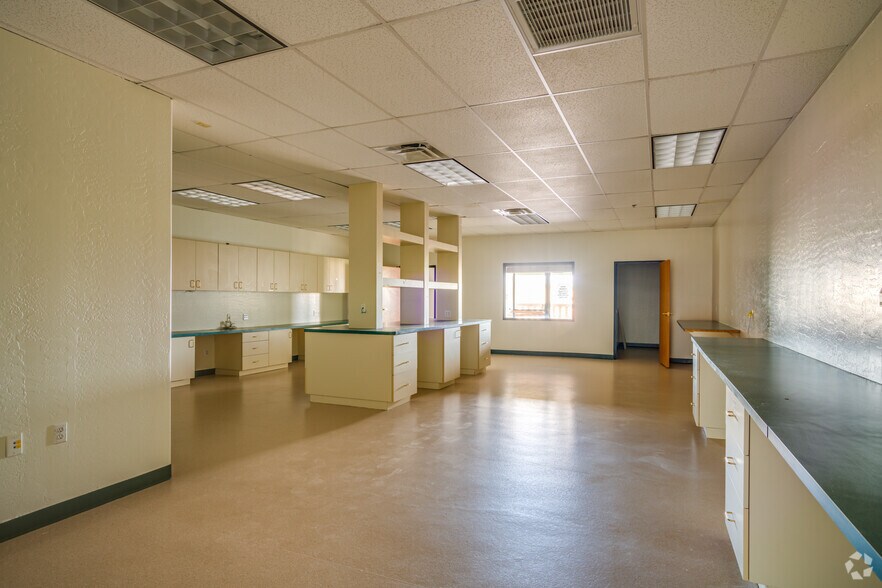 More Photos Of 711 E Carefree Hwy, Phoenix Unknown For Lease