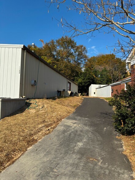 More Photos Of 6842 Satchelford Rd, Columbia Warehouse For Lease