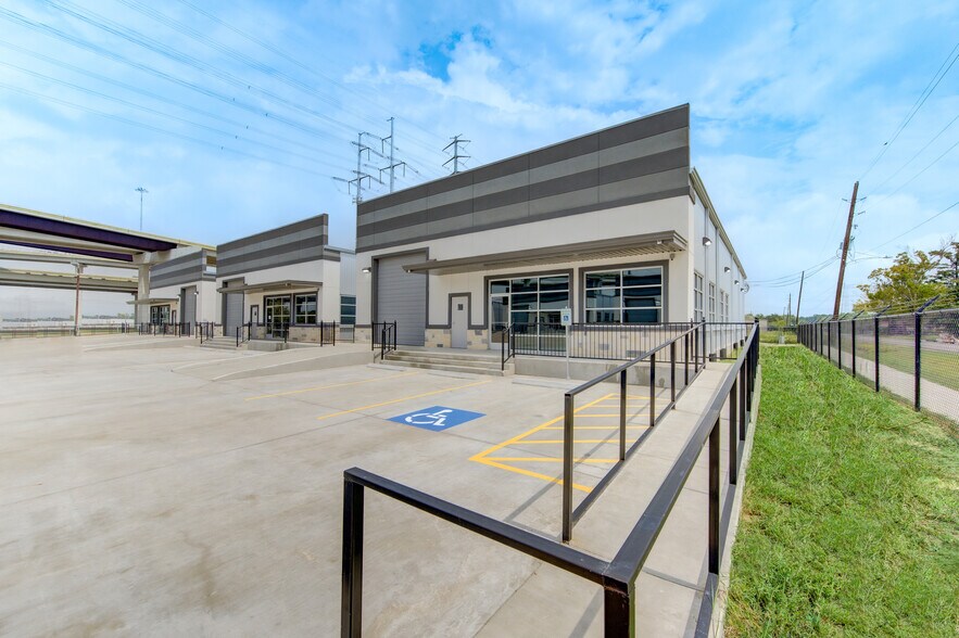 More Photos Of 6409 Eddie Dr, Humble Warehouse For Sale
