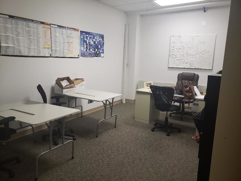 More Photos Of 1 Tiffany Pt, Bloomingdale Medical For Sale