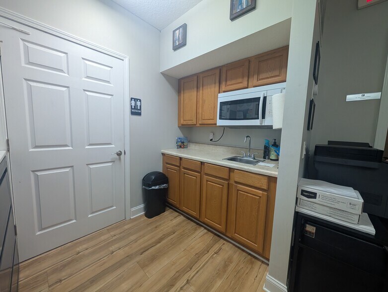 More Photos Of 1629 Race Track Rd, Jacksonville Loft Creative Space For Lease